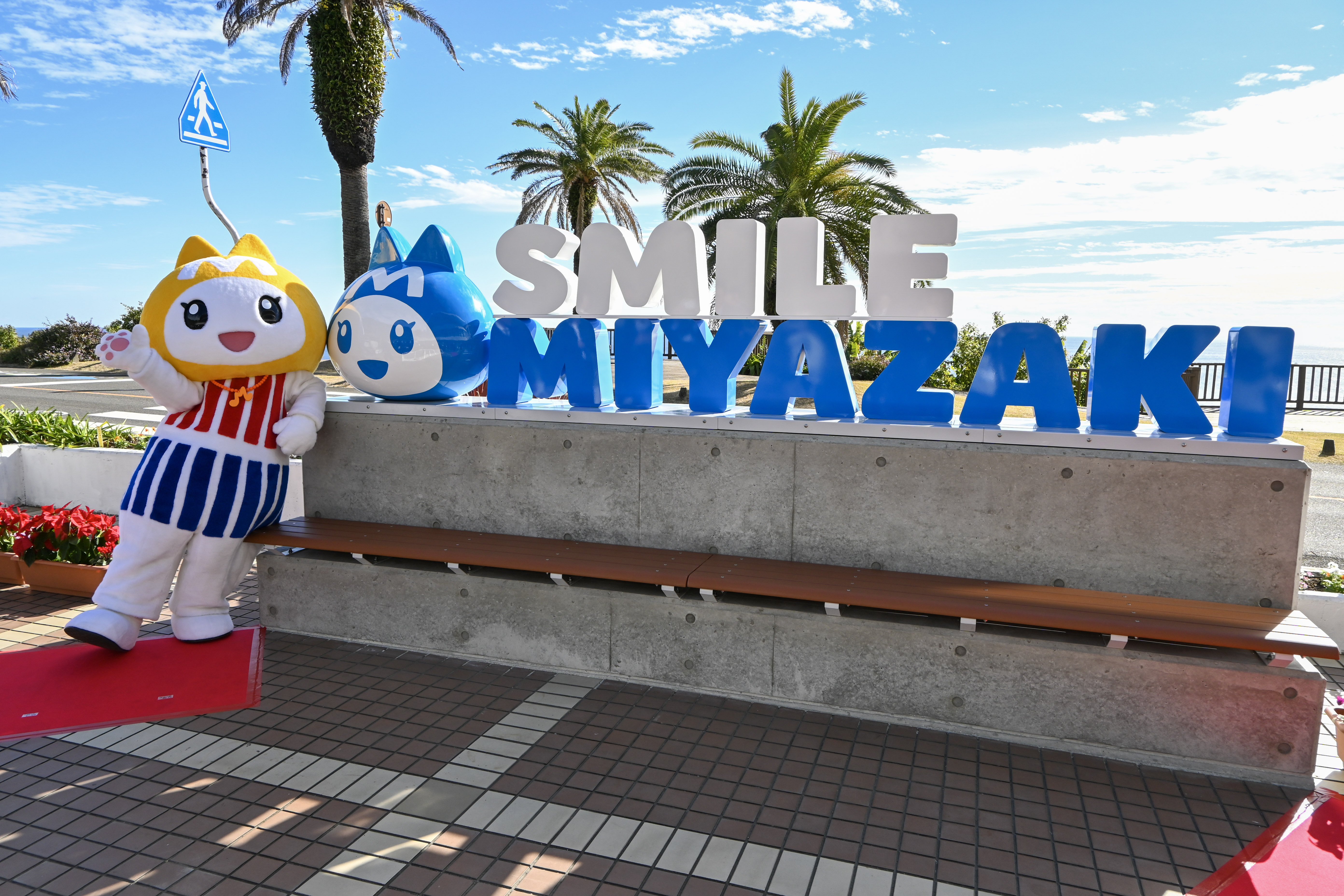 市制100周年記念モニュメント除幕式